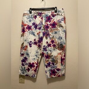 Floral capris NWT. TROPICAL CAPRIS, VACAY PANTS,